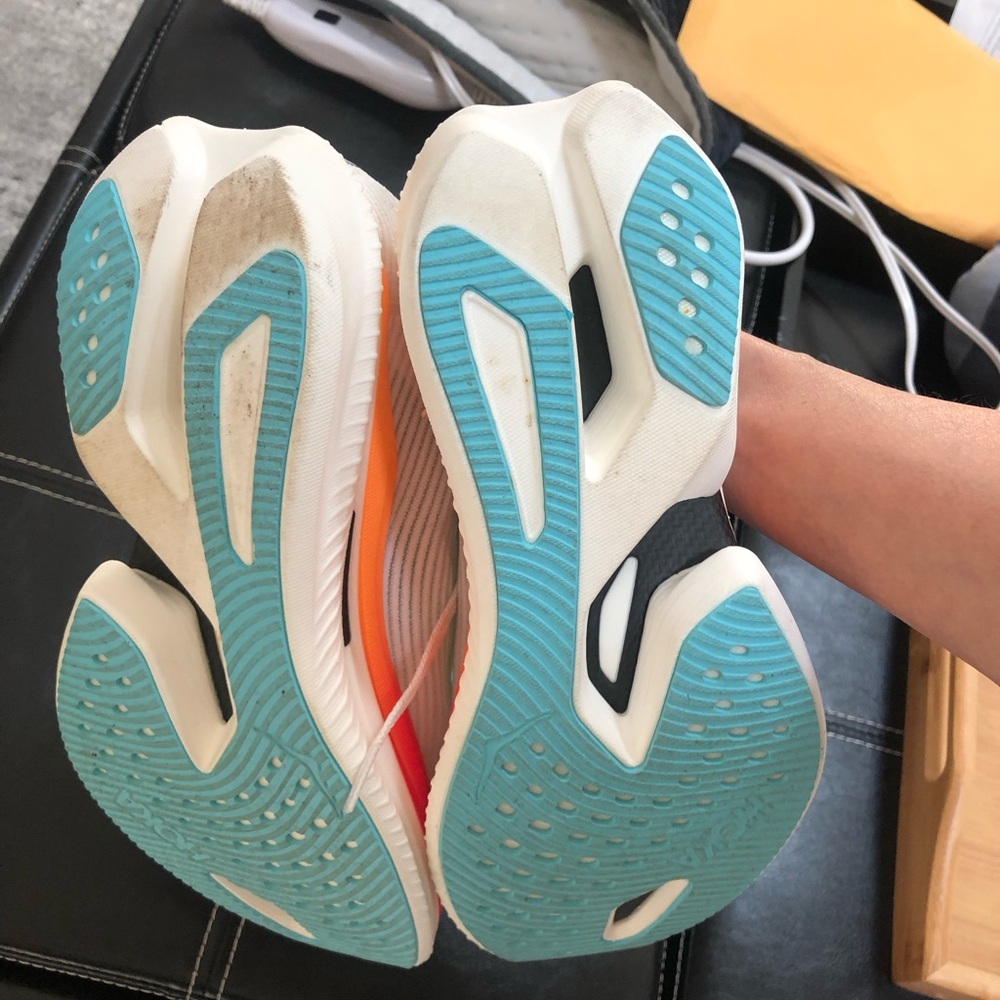 Hoka White and Red Athletic Shoes with Carbon Plate Design - Picture 7 of 7